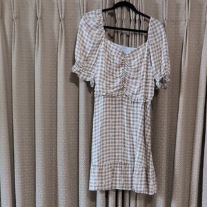 NWT Juniors Size XXXL (21) Tan & White W/Daisy's Checkered Puff Sleeve Dress